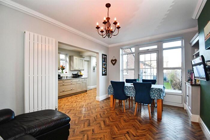 3 Bedroom End Of Terrace House For Sale In Maple Avenue, Willerby, HU10