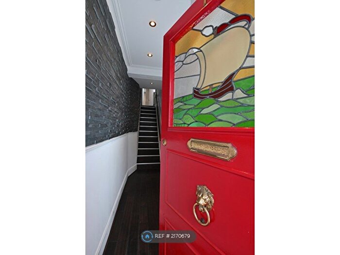 2 Bedroom Flat To Rent In Fyfield Road, Enfield, EN1