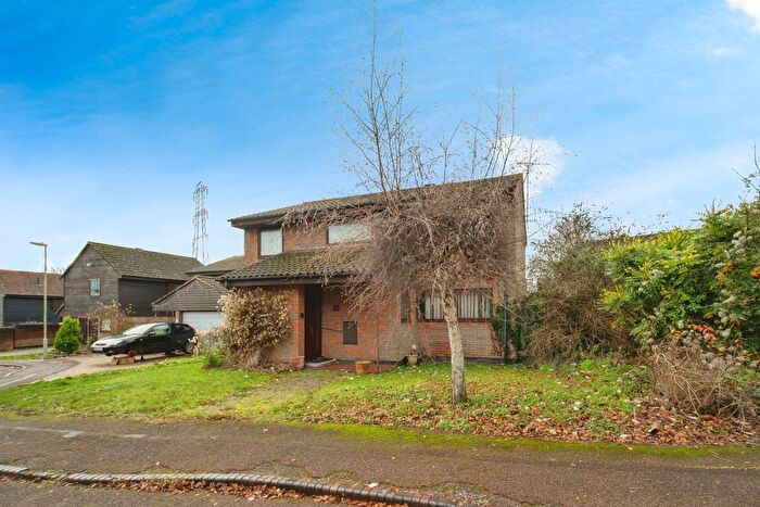 4 Bedroom Detached House For Sale In Whitehead Close, Lychpit, Basingstoke, RG24