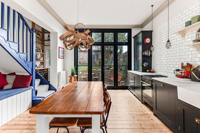 2 Bedroom Flat For Sale In Hornsey Lane Gardens, Highgate, London, N6