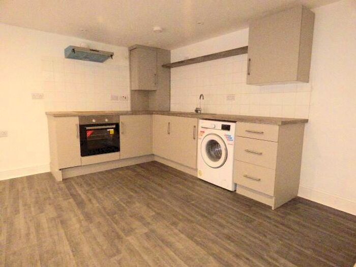 2 Bedroom Flat To Rent In Windsor Walk, Luton, LU1