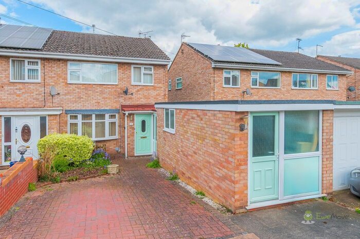 3 Bedroom Semi-Detached House For Sale In Walnut Drive, Shrewsbury, SY1