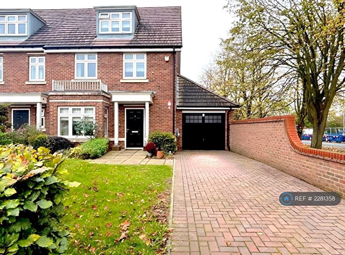 5 Bedroom Semi-Detached House To Rent In Freshers Grove, Reading, RG6