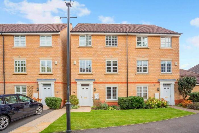 4 Bedroom End Of Terrace House To Rent In Old College Road, Newbury RG14