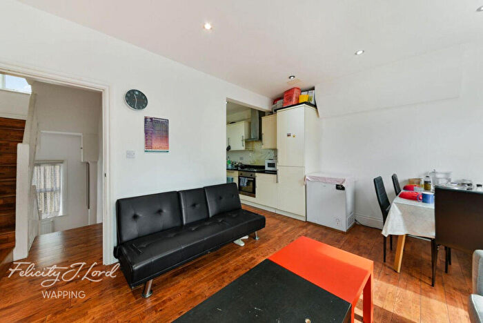 2 Bedroom Flat For Sale In Fordham Street, London, E1