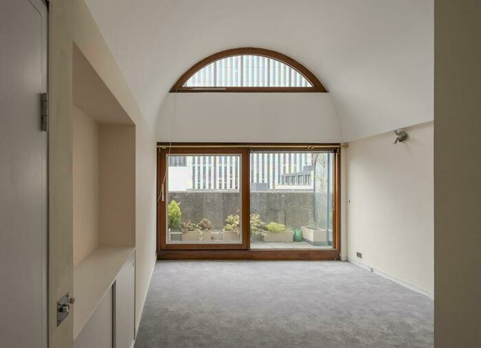 1 Bedroom Apartment To Rent In Andrewes House, Barbican, London, EC2Y