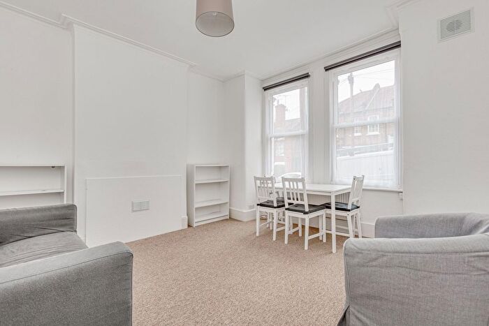 2 Bedroom Flat To Rent In Theatre Street, The Shaftesbury Estate, SW11