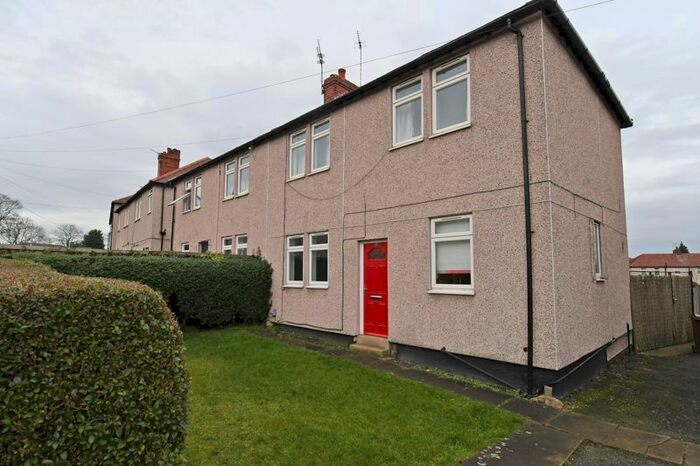 3 Bedroom Semi-Detached House To Rent In Gissing Road, Wakefield WF2