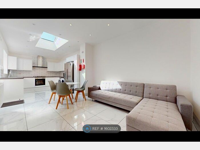 5 Bedroom Terraced House To Rent In South Grove, Manchester, M13