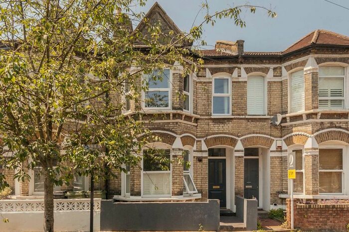 1 Bedroom Flat To Rent In Corrance Road, London, SW2