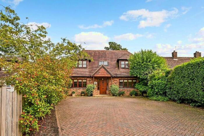 5 Bedroom Detached House For Sale In The Street, Ashford, Kent TN25