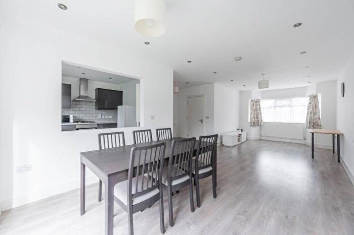 5 Bedroom Detached House To Rent In Hawthorne Avenue, Harrow, HA3