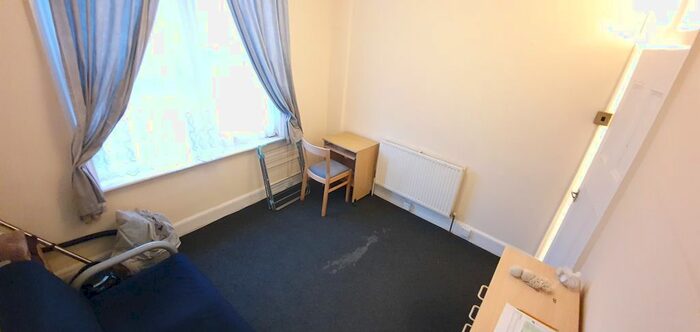 1 Bedroom Flat To Rent In High Road, Arnos Grove, N11