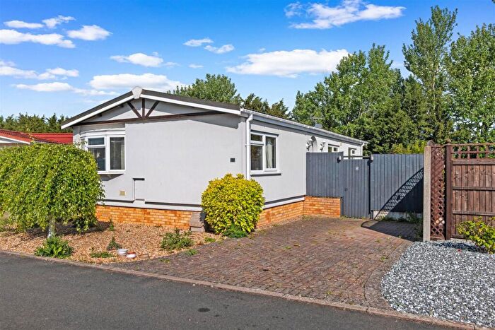 2 Bedroom Park Home For Sale In Rose Crescent, Dodwell, Stratford-Upon-Avon, CV37