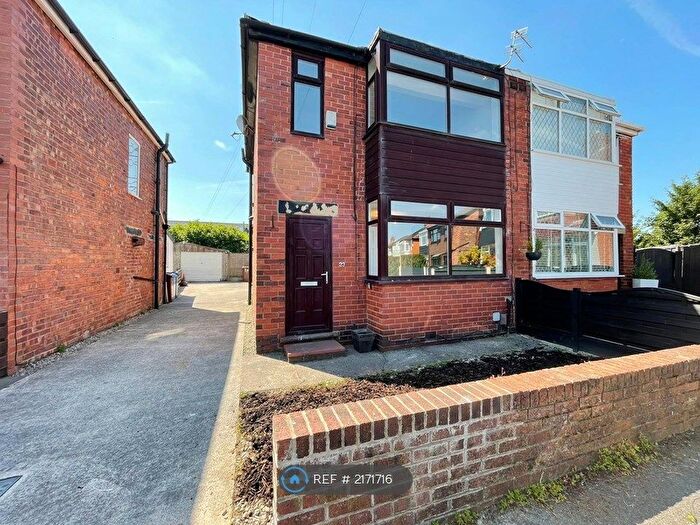 3 Bedroom Semi-Detached House To Rent In Welbeck Avenue, Chadderton, Oldham, OL9