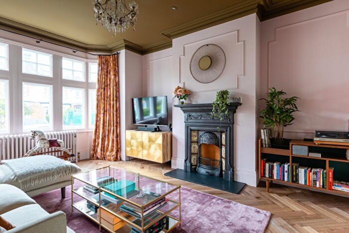 5 Bedroom Semi-Detached House To Rent In Pollard Road Whetstone, N20