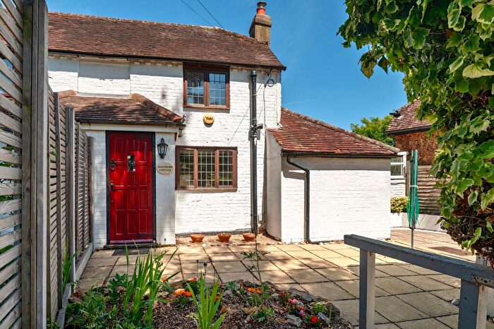 2 Bedroom House To Rent In Farncombe Street, Godalming, GU7