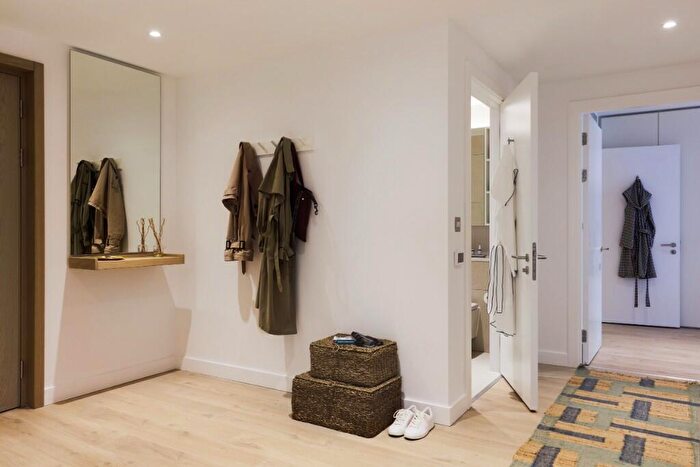 3 Bedroom Apartment To Rent In New Drum Street, London, E1