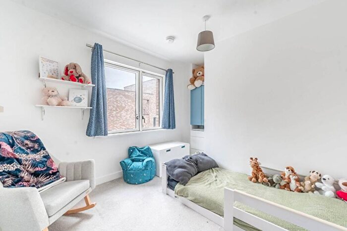 3 Bedroom Semi-Detached House For Sale In Oriental Square, Colindale, London, NW9