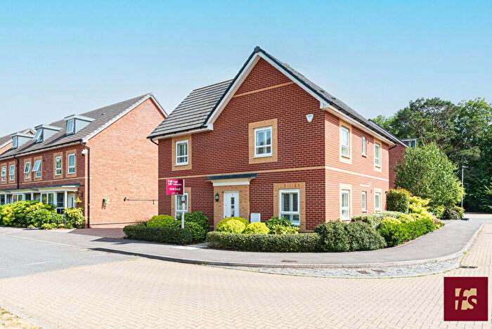 4 Bedroom Detached House For Sale In Arlott Green, Crowthorne, Berkshire, RG45