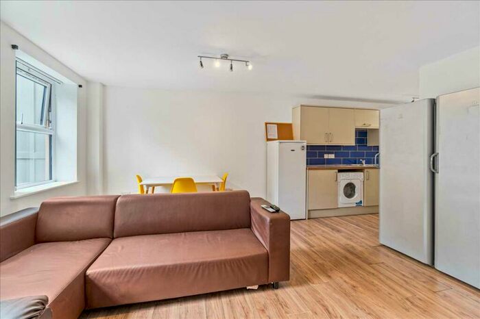 7 Bedroom Apartment To Rent In Houndiscombe Road, Plymouth, PL4