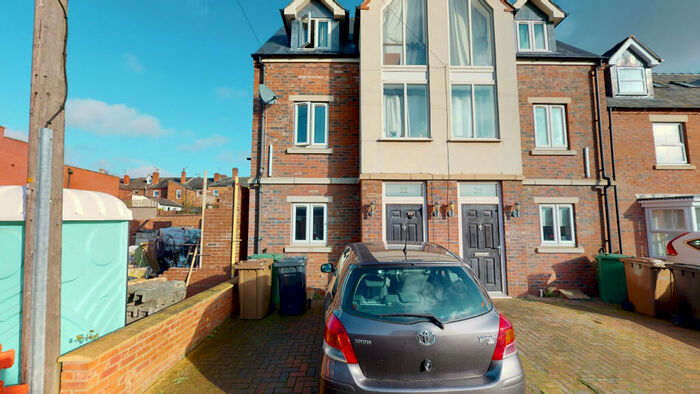 3 Bedroom Semi-Detached House To Rent In Blenheim Road | Student House | /, LN1