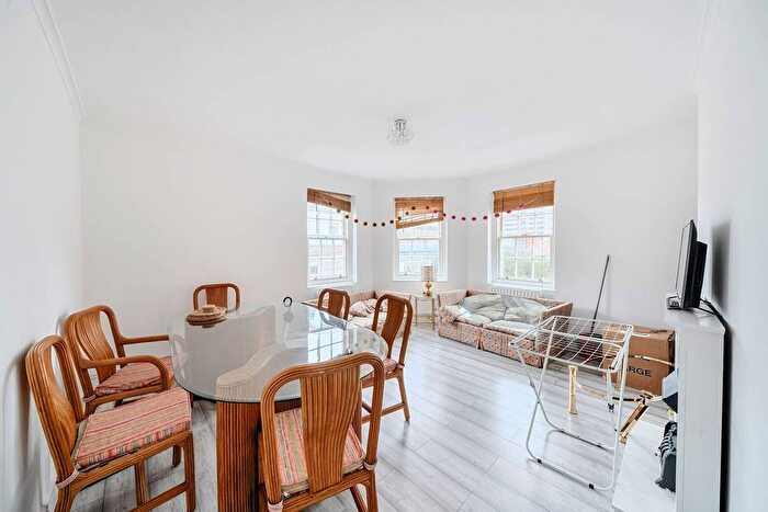 3 Bedroom Flat For Sale In Causton Street, Westminster, London, SW1P