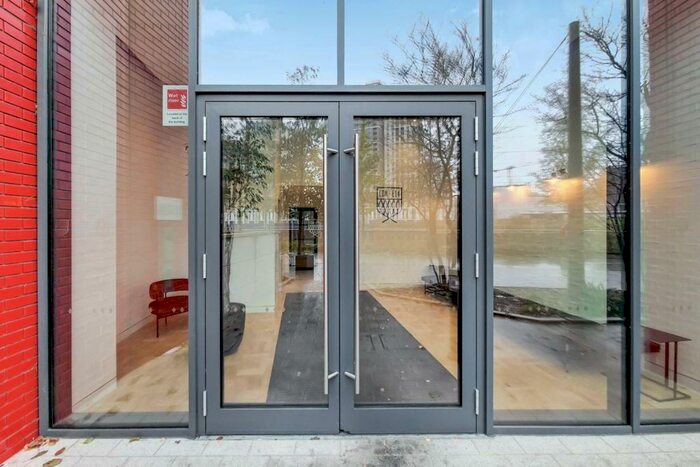 2 Bedroom Flat To Rent In Defoe House, Canning Town, London, E14