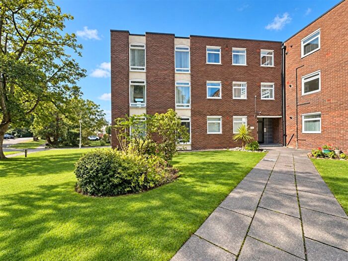 2 Bedroom Flat For Sale In Rosemount Close, Rosemount Park Rosemount Close, CH43