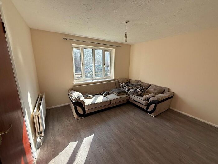 1 Bedroom Flat To Rent In Alliance Close, Wembley, HA0