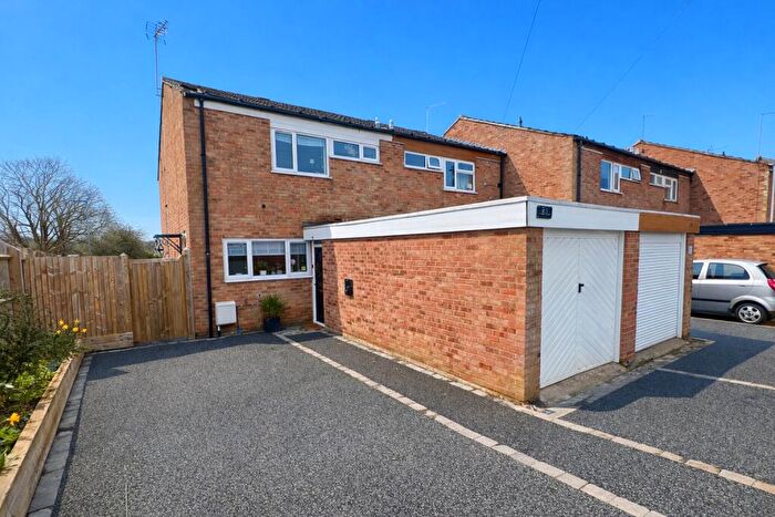 3 Bedroom End Of Terrace House For Sale In Staverton Road, Daventry, NN11