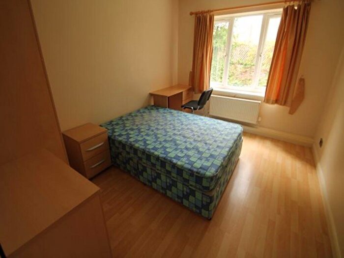 2 Bedroom House To Rent In Delph Court, Leeds, LS6