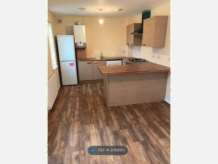 2 Bedroom Flat To Rent In Elliot Terrace, Falkirk, FK2