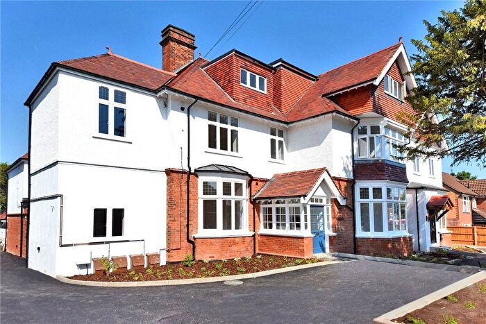 3 Bedroom Flat For Sale In Holly Oak Close, Cheam, Sutton, SM2
