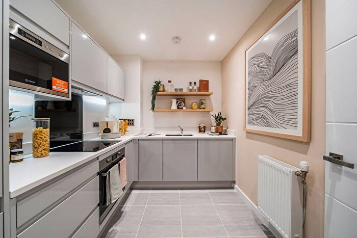 3 Bedroom Flat For Sale In Southall Grove, Southall, UB1