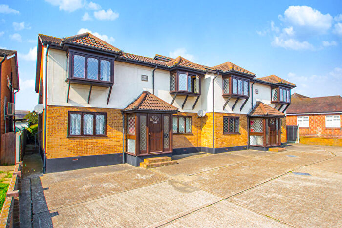 1 Bedroom Flat For Sale In High Road, Essex, SS7