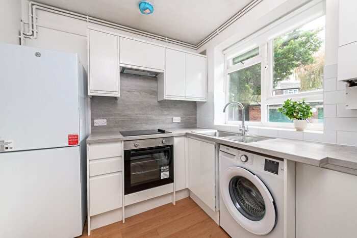1 Bedroom Flat To Rent In Rodenhurst Road, London, Lambeth, SW4