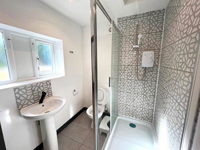 4 Bedroom House Of Multiple Occupation To Rent In Tenby Drive, Salford, M6