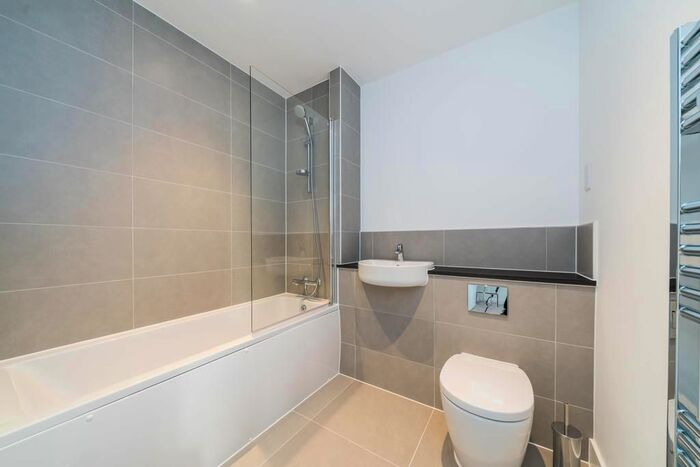 3 Bedroom Flat To Rent In Trinity Way, Acton, London, W3