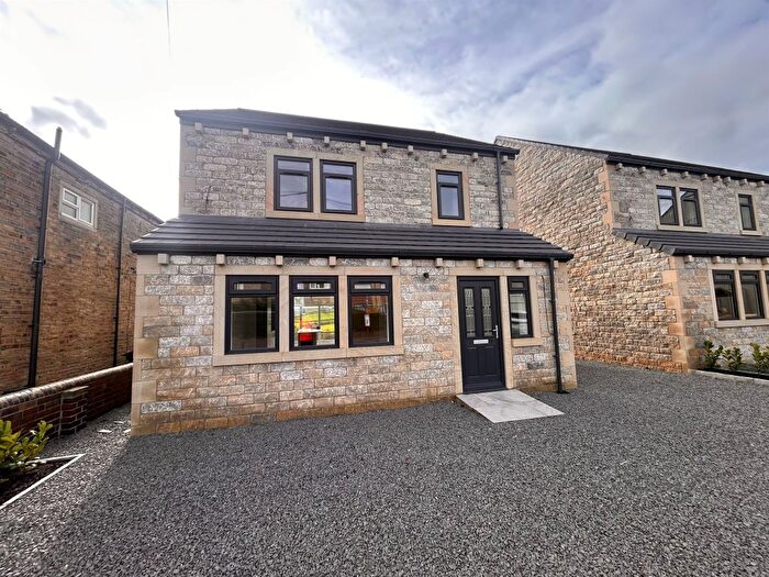 4 Bedroom Detached House For Sale In Halifax Road, Liversedge, WF15