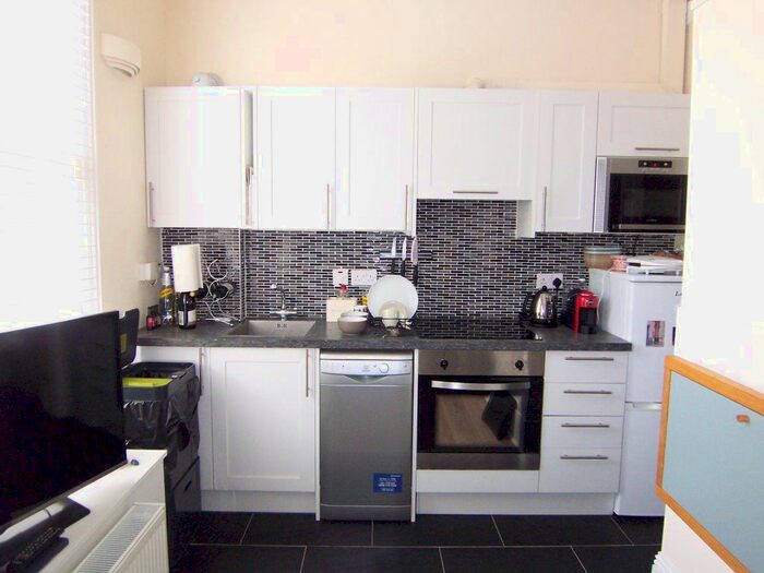 Studio To Rent In Berrylands Road, Berrylands, Surbiton, KT5
