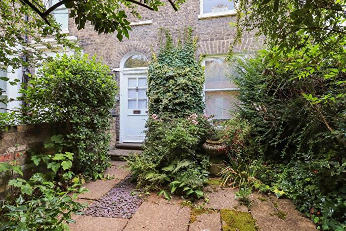 2 Bedroom Town House For Sale In Melbourne Place, Cambridge, CB1