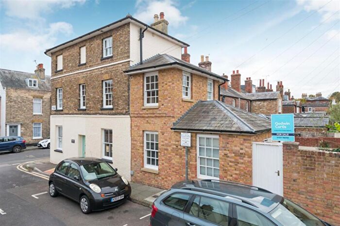 3 Bedroom End Of Terrace House For Sale In Orchard Street, Canterbury, CT2