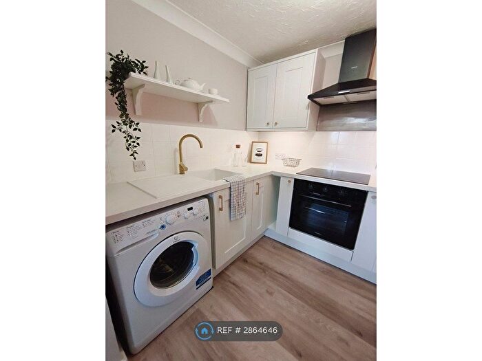 1 Bedroom Flat To Rent In Whitehill Road, Cambridge, CB5