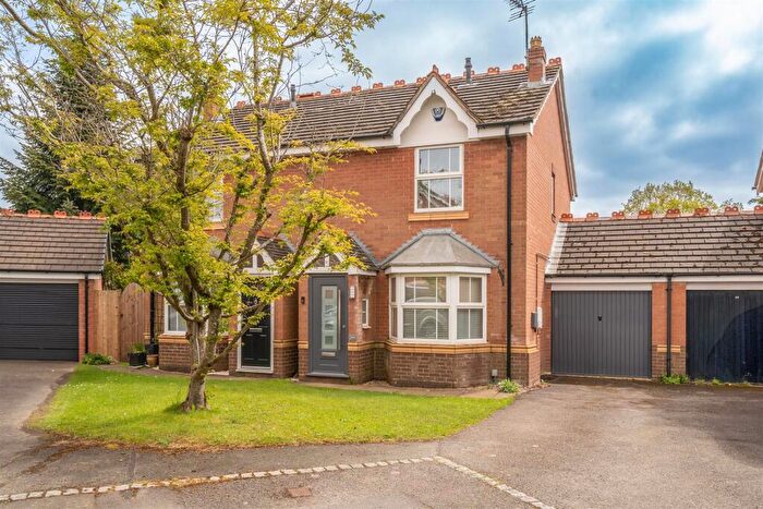 3 Bedroom Semi-Detached House To Rent In Chivington Close, Shirley, B90