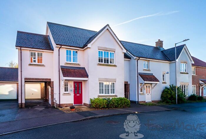 4 Bedroom Link Detached House For Sale In Clematis Way, Wymondham, Norfolk, NR18