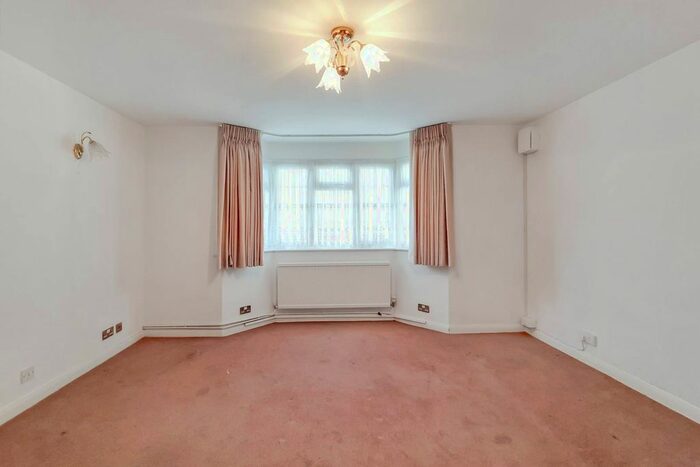 2 Bedroom Maisonette To Rent In Copley Road, Harrow, Stanmore, HA7