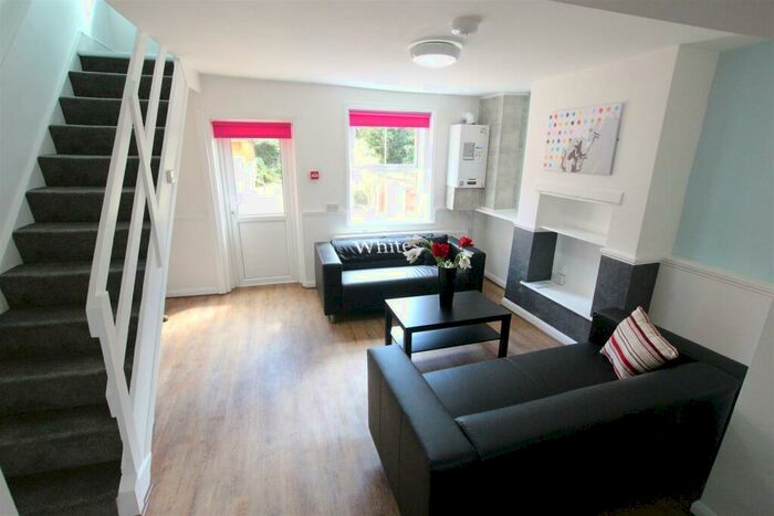 5 Bedroom House To Rent In Hood Street, Northampton, NN1