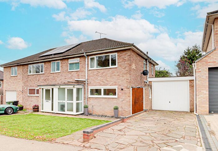 3 Bedroom Semi Detached House To Rent In Orchard Drive, St. Albans, Hertfordshire, AL2