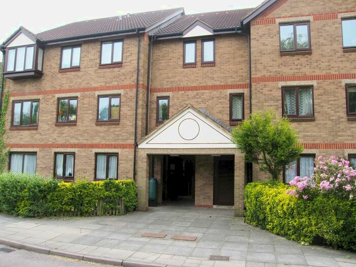 1 Bedroom Flat To Rent In Deanery Close, London, N2